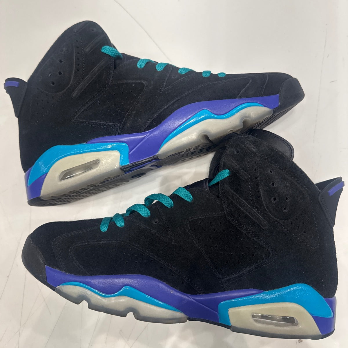 Jordan 6 Retro Aqua Size 11 (Lightly Worn Pre-Owned) - Image 2
