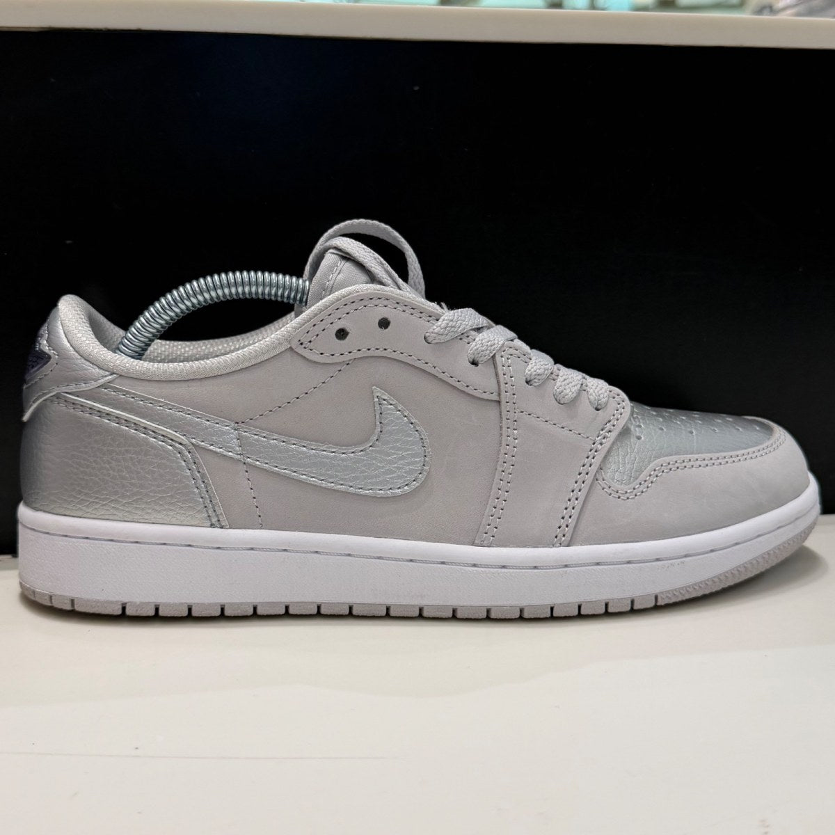 Jordan 1 Low OG Metallic Silver Size 8.5 (Lightly Worn Pre-Owned) - Image 1
