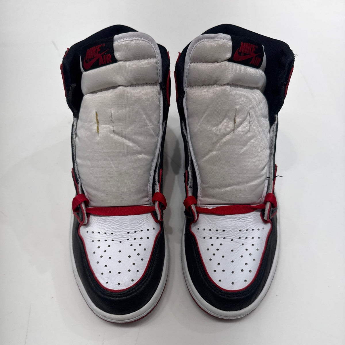 Jordan 1 Retro High Bloodline Size 8 (Moderately Worn Pre-Owned) - Image 4