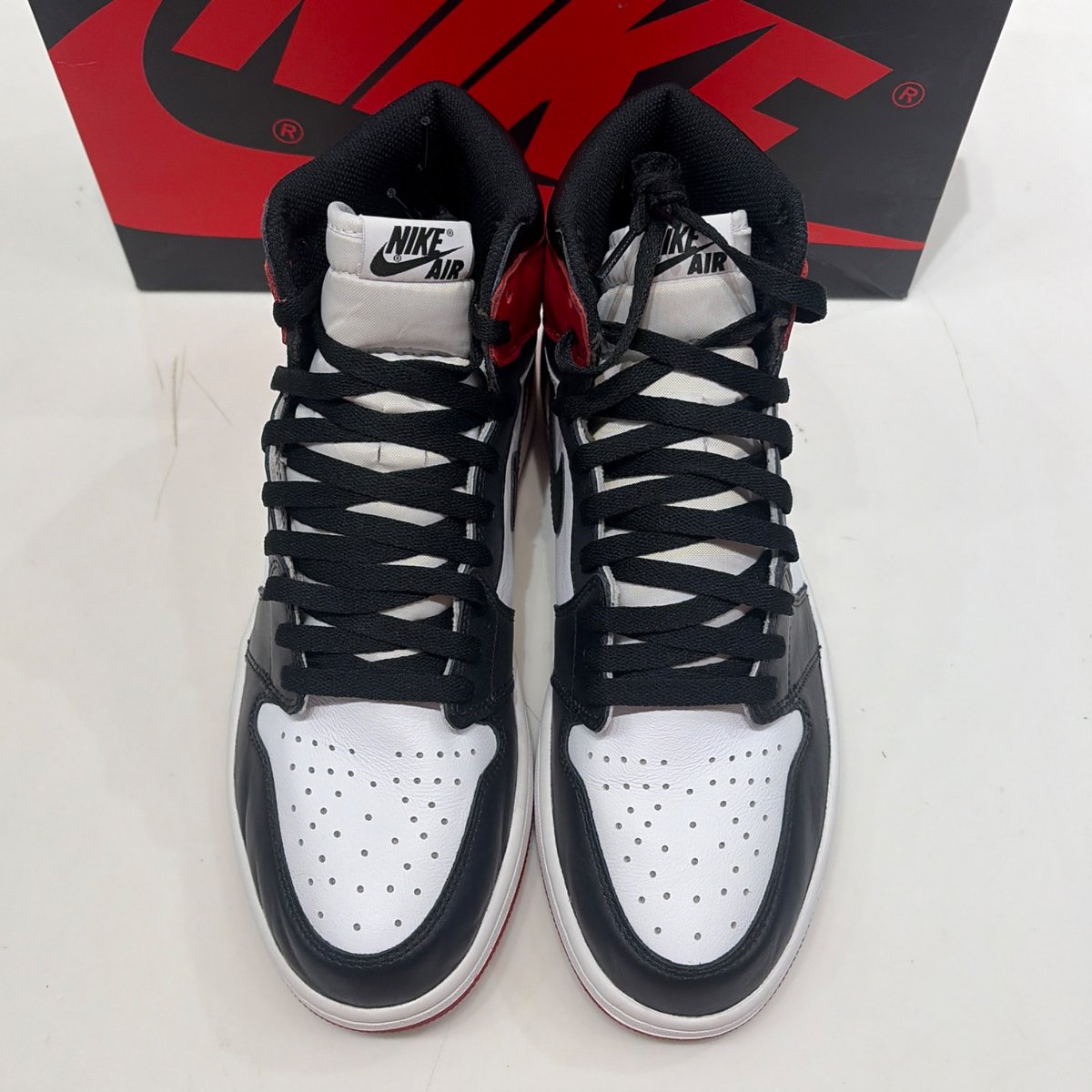 Jordan 1 Retro Black Toe (2016) Size 10.5 (Lightly Worn Pre-Owned) - tag