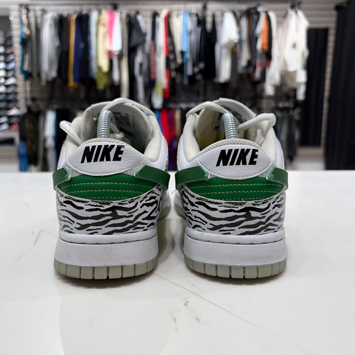 Nike Dunk Low Doernbecher Zoe Size 8.5 (Lightly Worn Pre-Owned) - box