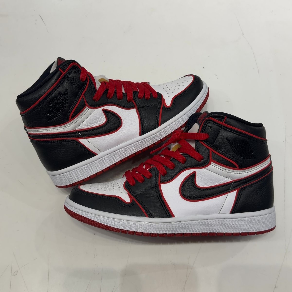 Jordan 1 Retro High Bloodline Size 8 (Tried On Pre-Owned) - back