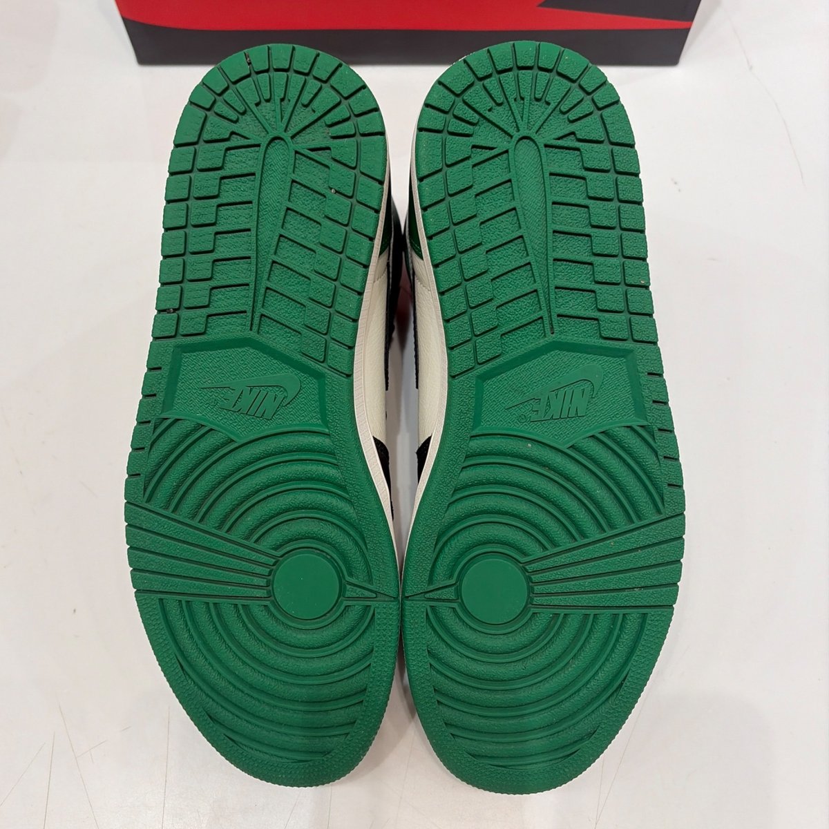 Jordan 1 Retro High Pine Green Size 10.5 (Lightly Worn Pre-Owned) - sole