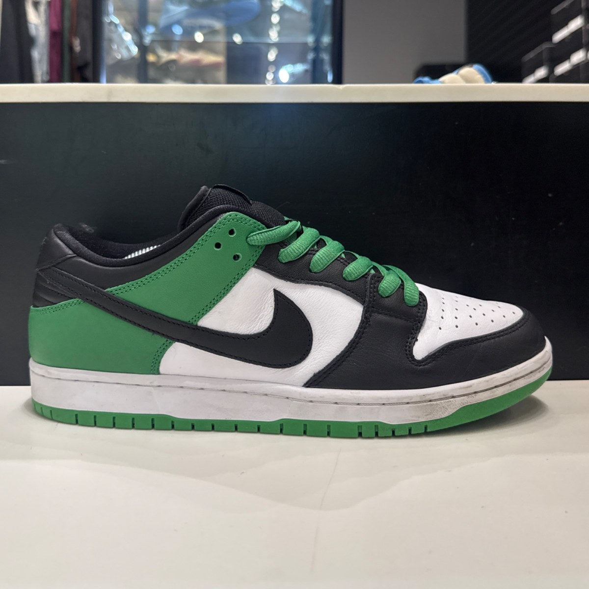 Nike SB Dunk Low Classic Green Size 11 (Lightly Worn Pre-Owned) - Image 1