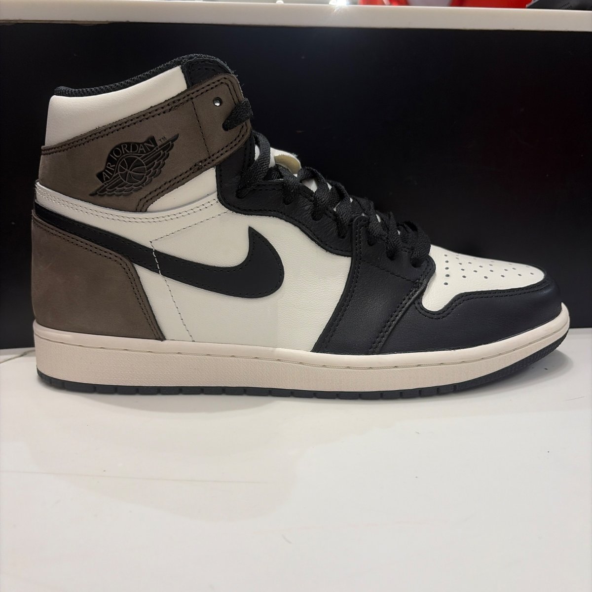 Jordan 1 Retro High Dark Mocha Size 10.5 (Lightly Worn Pre-Owned) - front