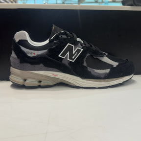 New Balance 2002R Protection Pack Black Grey Size 12 (VNDS Pre-Owned) - front