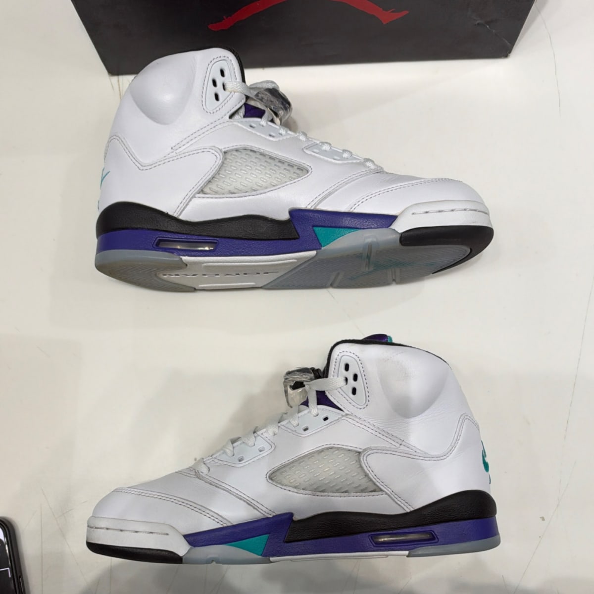 Jordan 5 Retro Grape (2025) (GS) Size 7Y (Moderately Worn Pre-Owned) - side