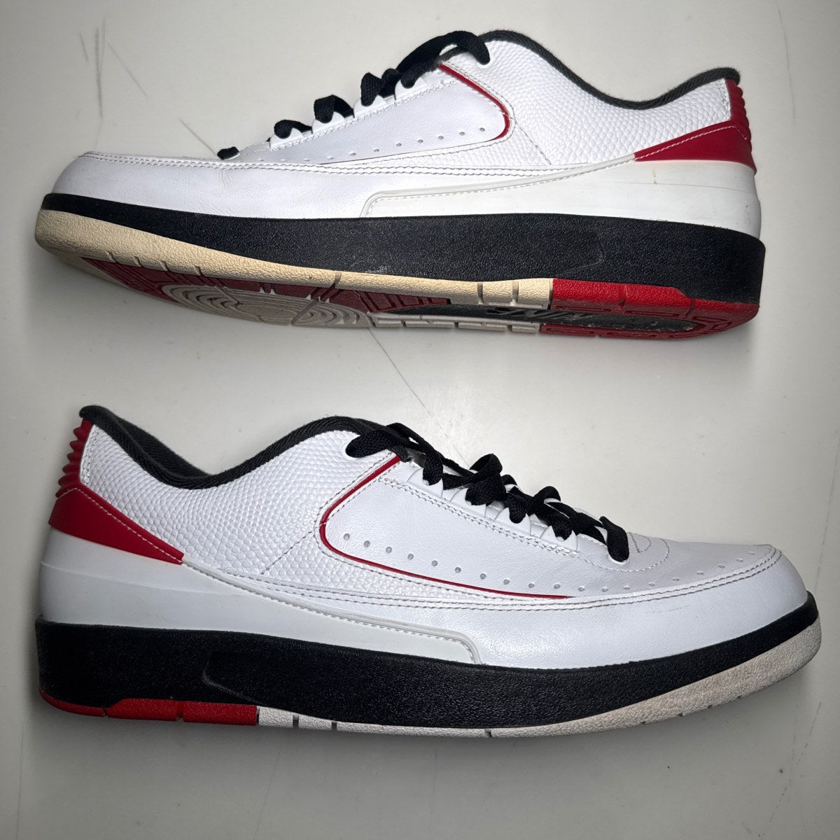 Jordan 2 Retro Low Chicago (2016) Size 11 (Lightly Worn Pre-Owned) - Image 2