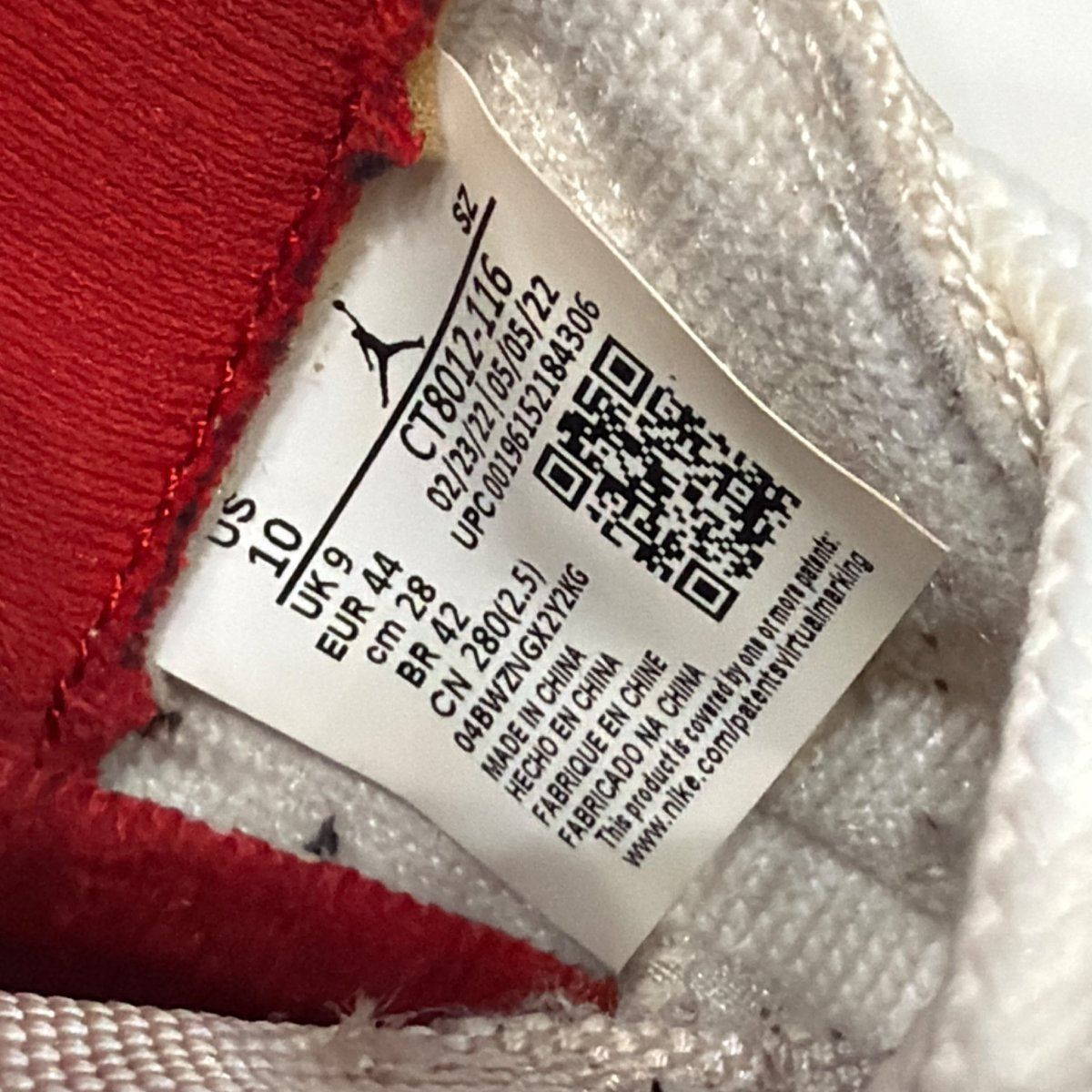 Jordan 11 Retro Cherry (2022) Size 10 (Moderately Worn Pre-Owned) - box