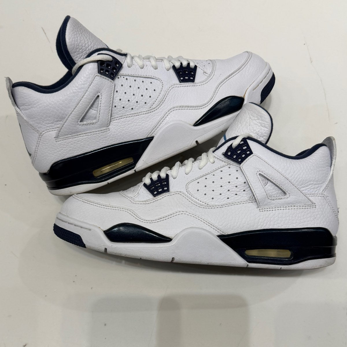 Jordan 4 Retro Columbia (2015) - Image 2