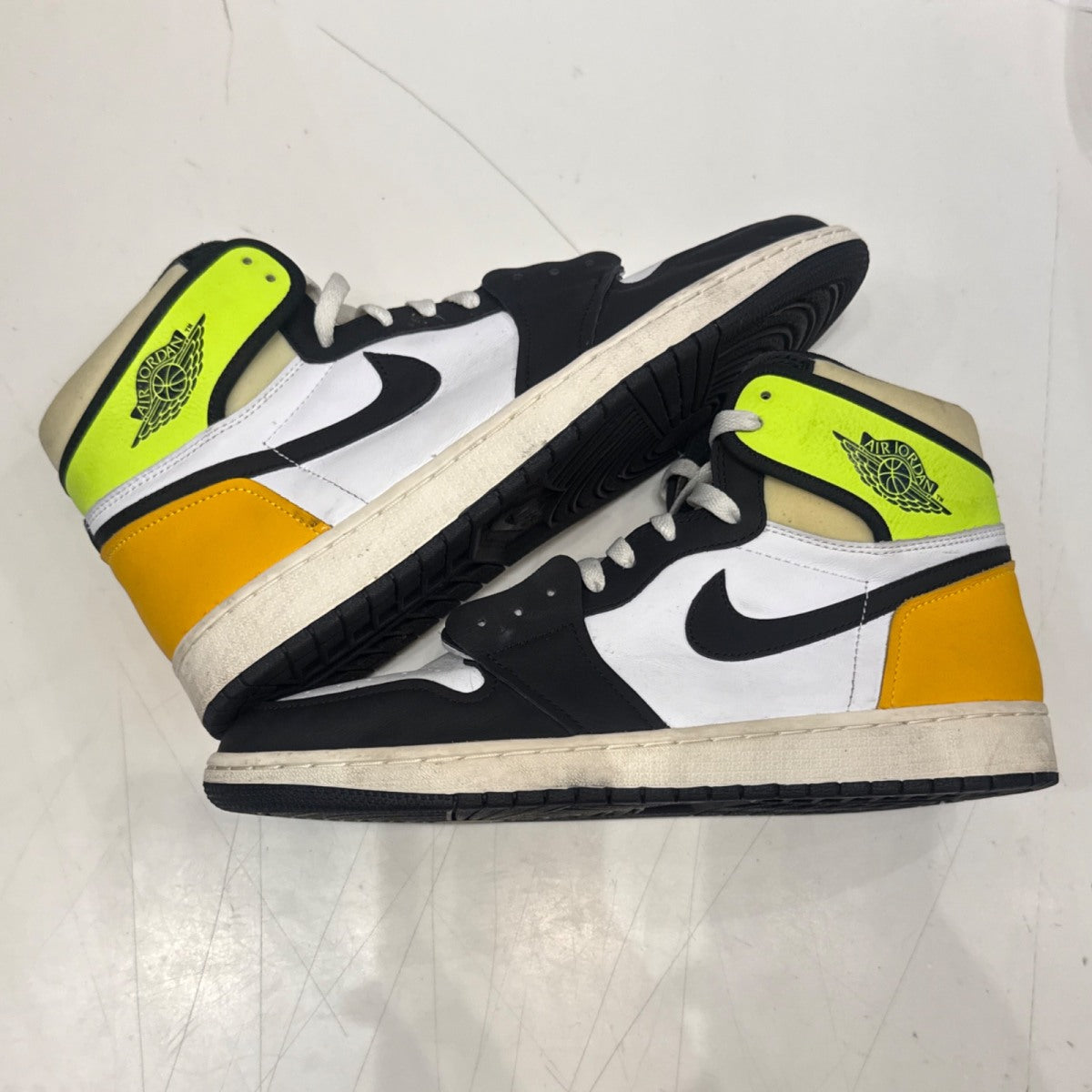 Jordan 1 Retro High White Black Volt University Gold Size 12 (Moderately Worn Pre-Owned) - Image 2