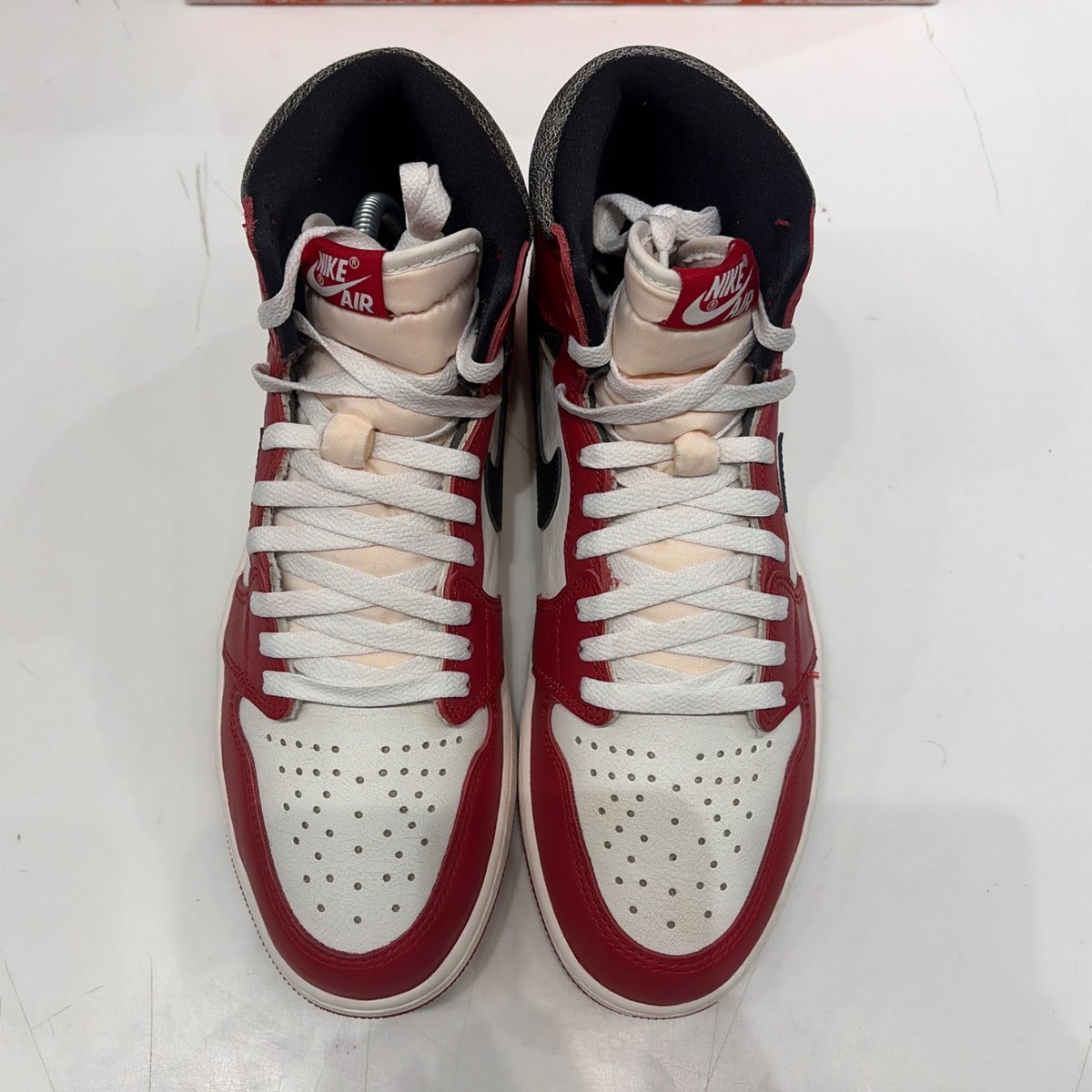 Jordan 1 Retro High OG Chicago Lost and Found Size 10.5 (Lightly Worn Pre-Owned) - tag