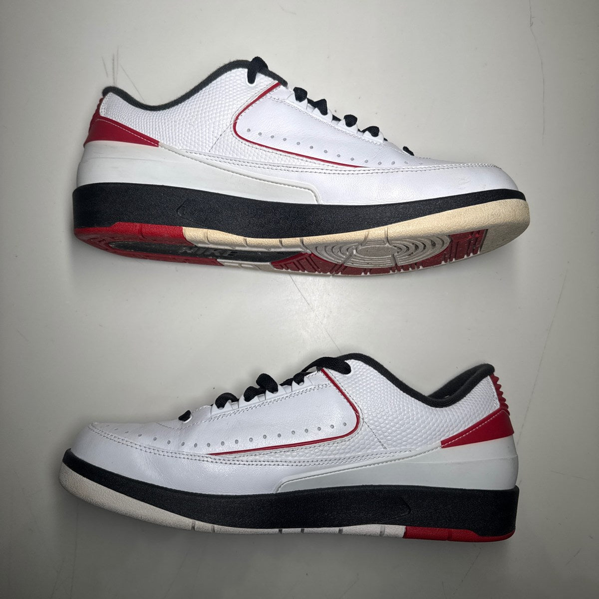 Jordan 2 Retro Low Chicago (2016) Size 11 (Lightly Worn Pre-Owned) - Image 3