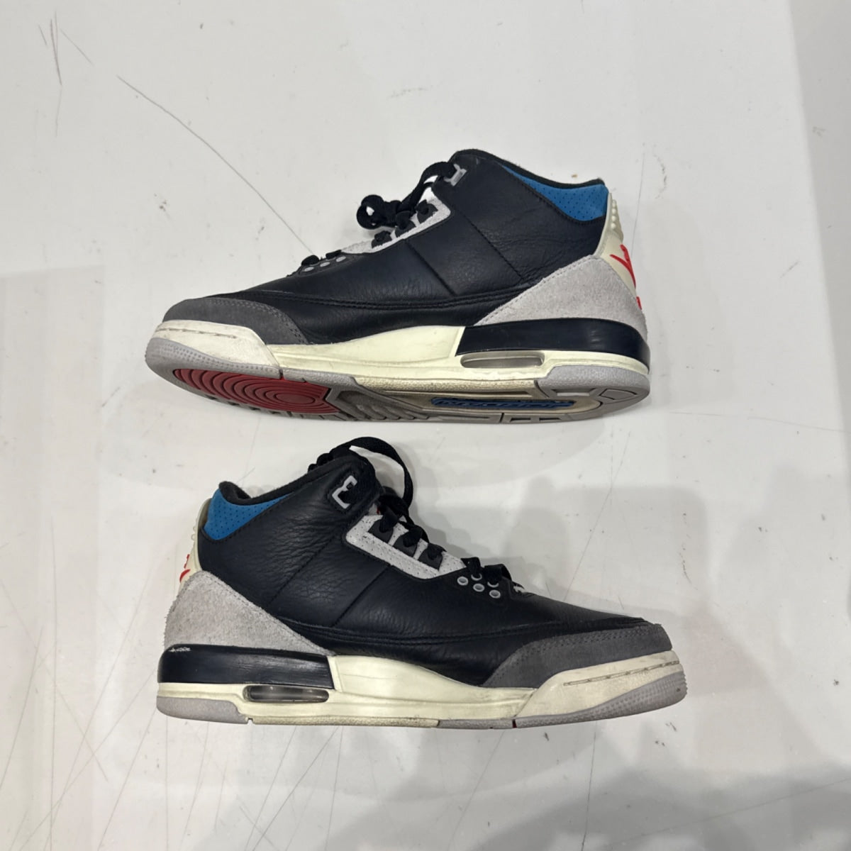 Jordan 3 Retro OG Rare Air (GS) Size 6.5Y (VNDS Pre-Owned) - Image 3