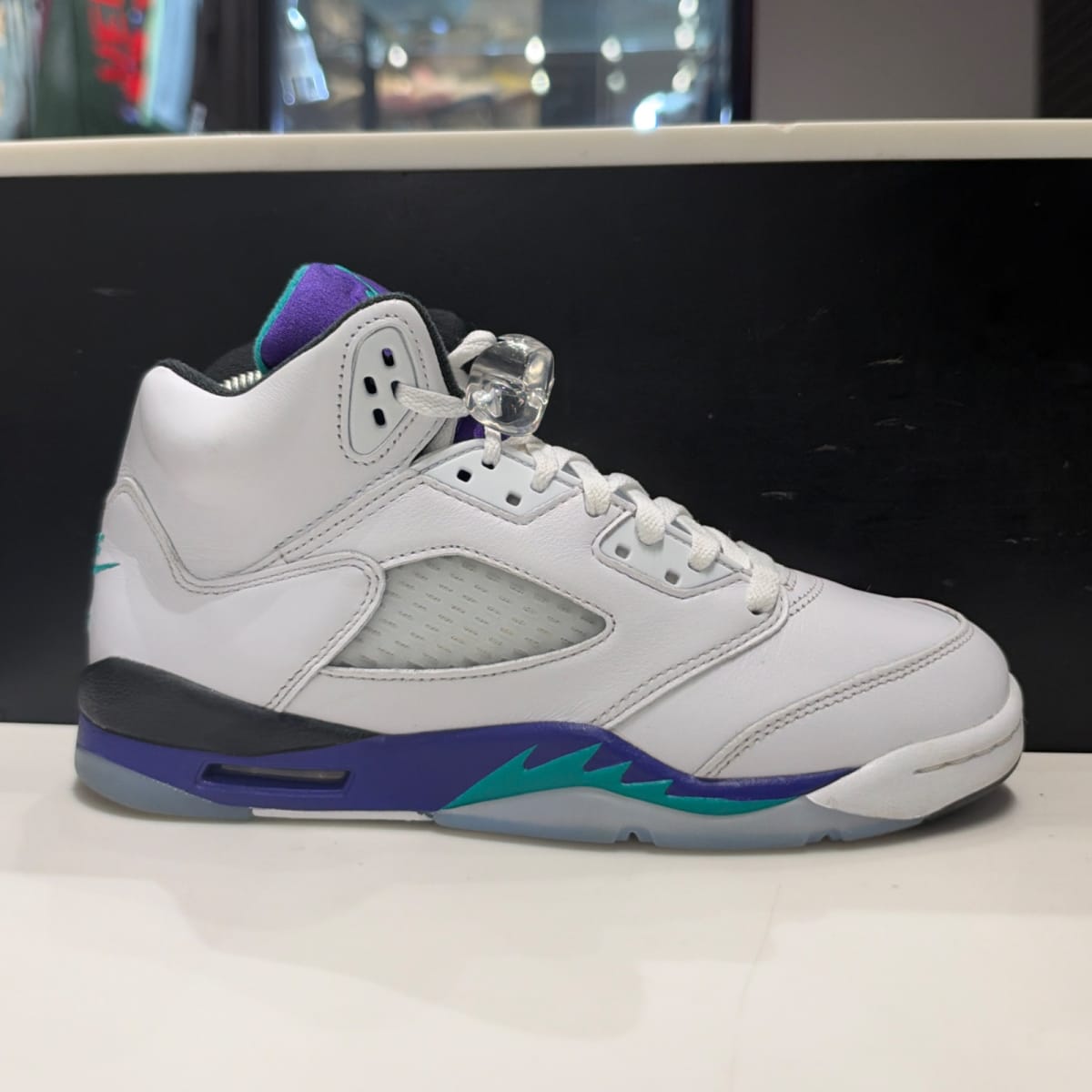 Jordan 5 Retro Grape (2025) (GS) Size 7Y (Moderately Worn Pre-Owned) - front