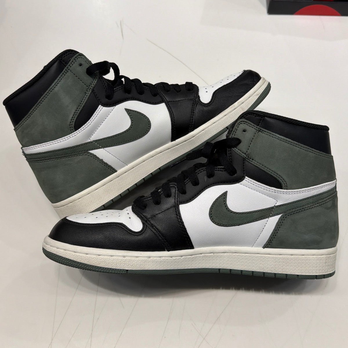 Jordan 1 Retro High Clay Green Size 11.5 (Moderately Worn Pre-Owned) - Image 3