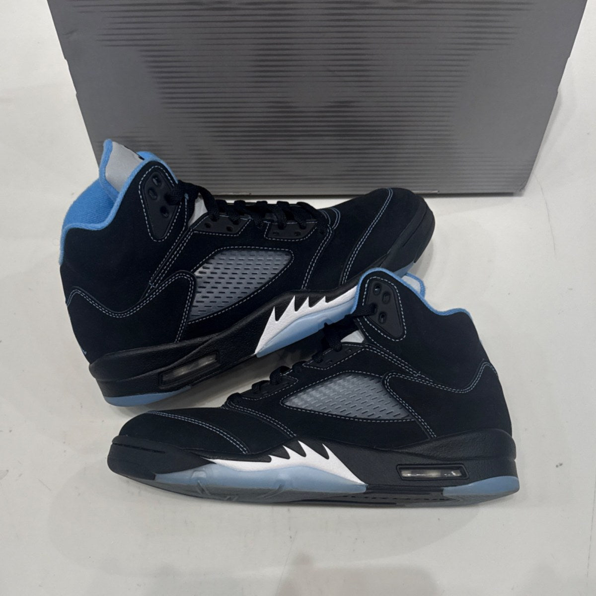 Jordan 5 Retro Black University Blue (2026) - Image 2