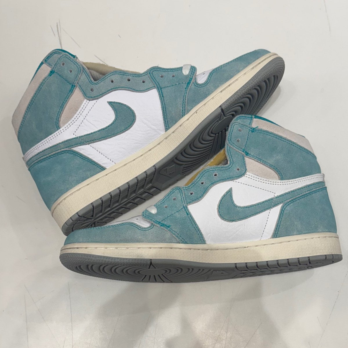 Jordan 1 Retro High Turbo Green Size 11 (Lightly Worn Pre-Owned) - Image 3
