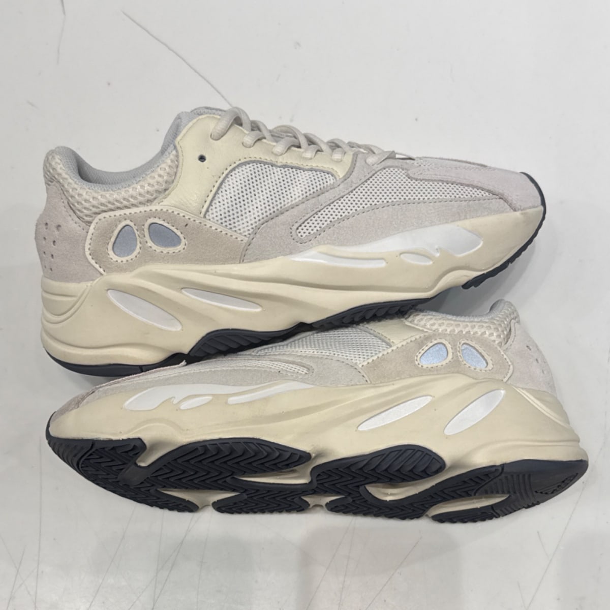 adidas Yeezy Boost 700 Analog - Image 2