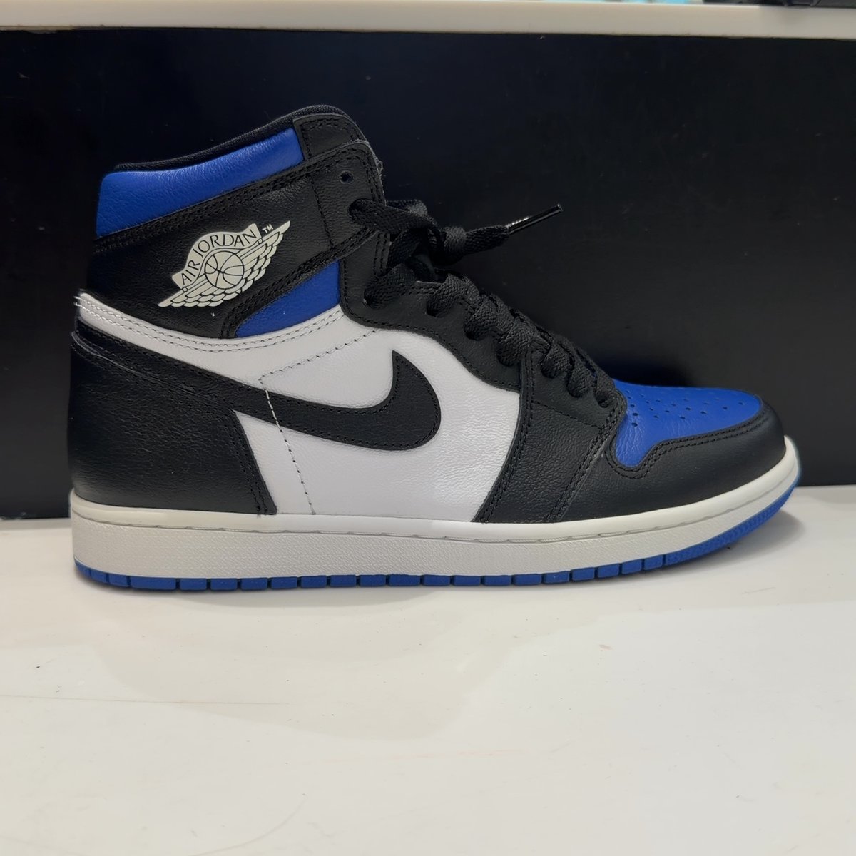 Jordan 1 Retro High Royal Toe Size 8 (VNDS Pre-Owned) - front