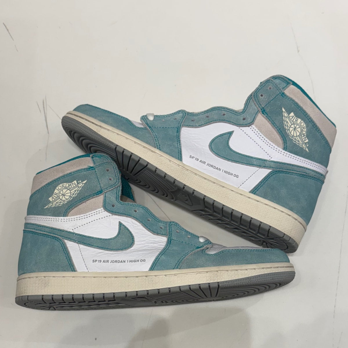 Jordan 1 Retro High Turbo Green Size 11 (Lightly Worn Pre-Owned) - Image 2