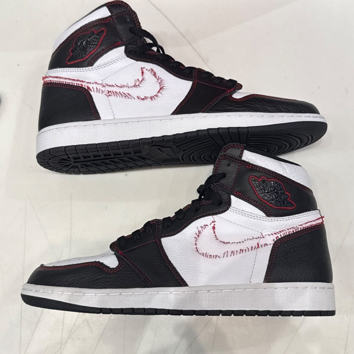 Jordan 1 Retro High Bloodline Size 12 (Moderately Worn Pre-Owned) - Image 2