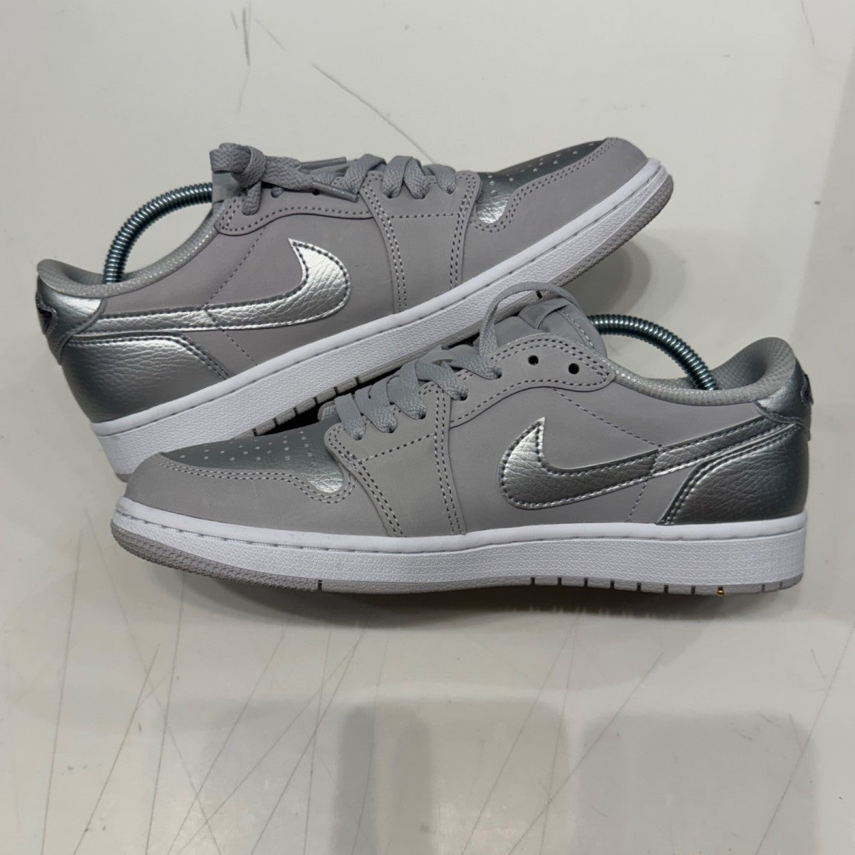 Jordan 1 Low OG Metallic Silver Size 8.5 (Lightly Worn Pre-Owned) - Image 3