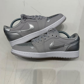 Jordan 1 Low OG Metallic Silver Size 8.5 (Lightly Worn Pre-Owned) - Image 3