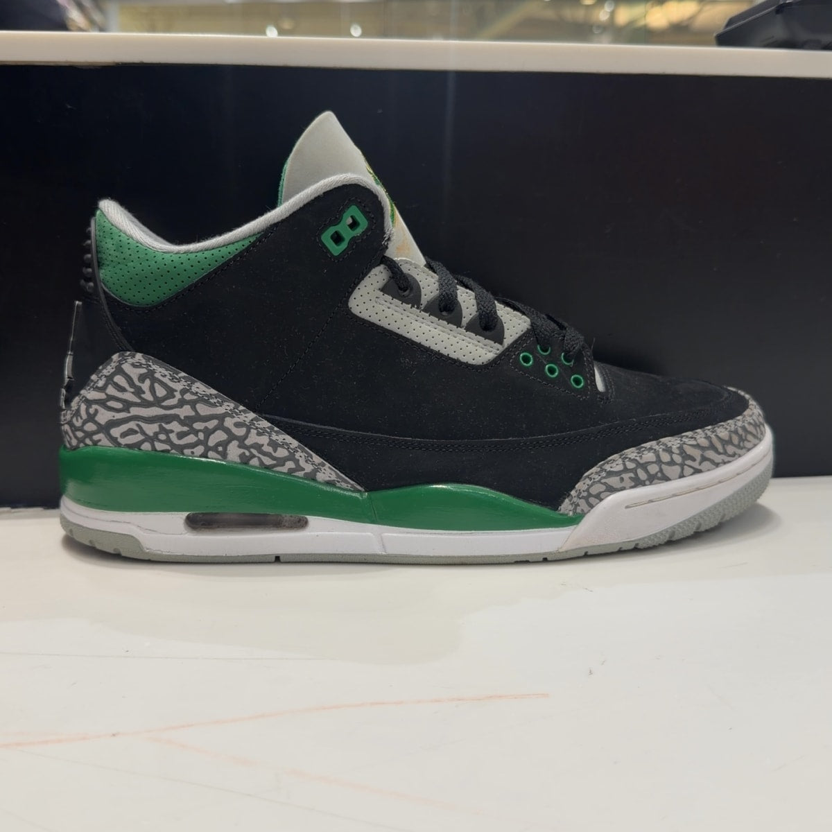 Jordan 3 Retro Pine Green Size 10 (Moderately Worn Pre-Owned) - front