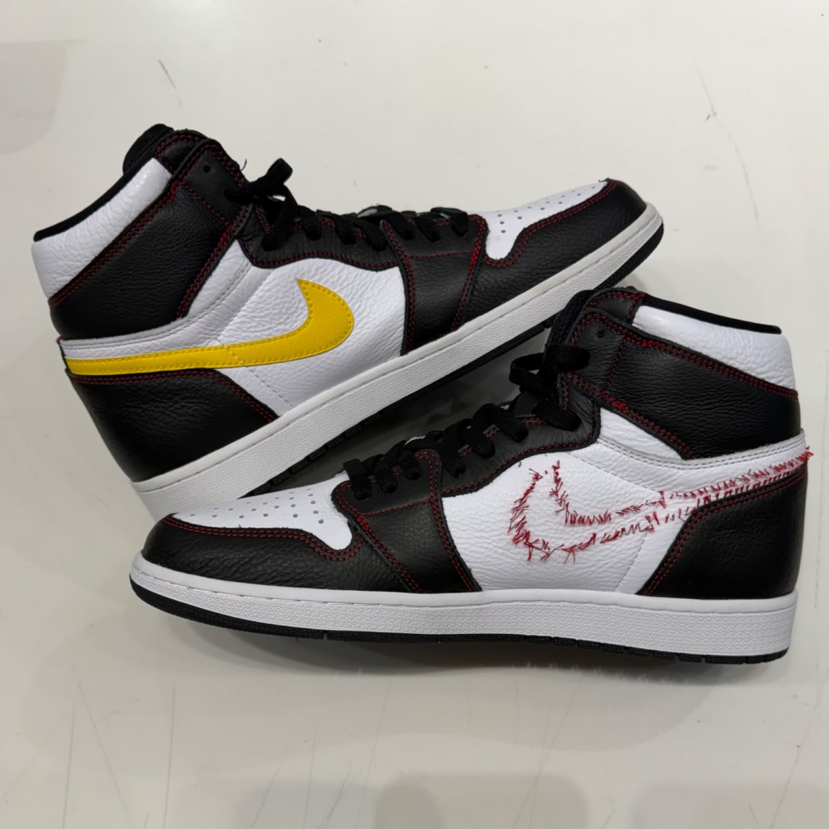 Jordan 1 Retro High Defiant White Black Gym Red - Image 3