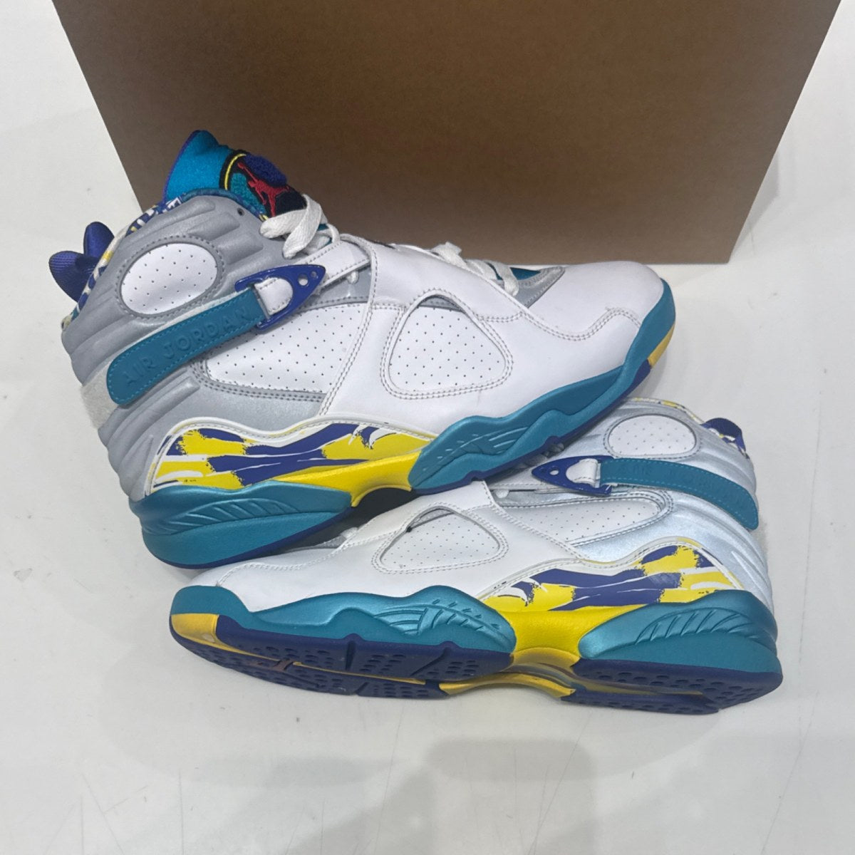 Jordan 8 Retro White Aqua (2019) (Women's) Size 12W (VNDS Pre-Owned) - Image 2