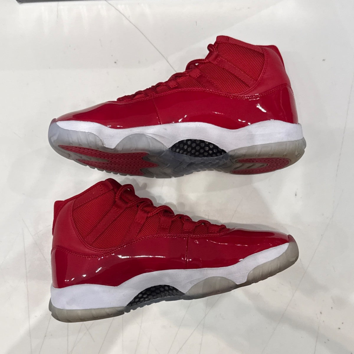 Jordan 11 Retro Win Like 96 Size 10 (Lightly Worn Pre-Owned) - Image 3