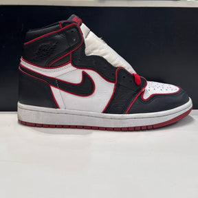Jordan 1 Retro High Bloodline Size 8 (Moderately Worn Pre-Owned) - Image 1