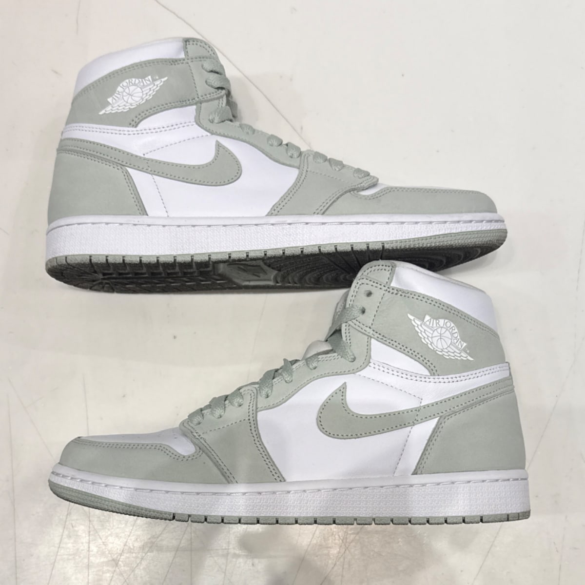 Jordan 1 Retro High OG Seafoam (Women's) Size 11W (VNDS Pre-Owned) - Image 2