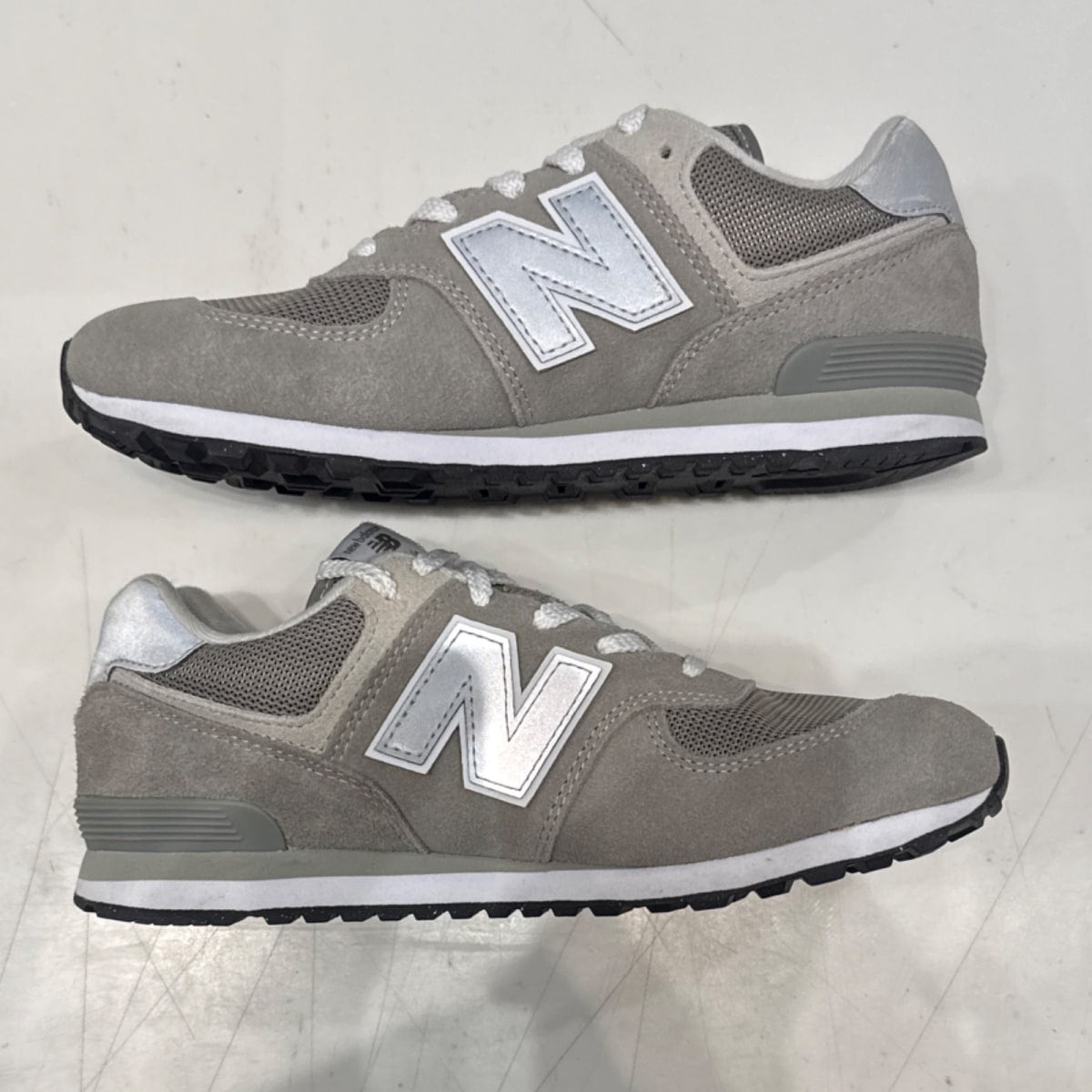 New Balance 574 Nimbus Cloud Size 5 (Lightly Worn Pre-Owned) - Image 3
