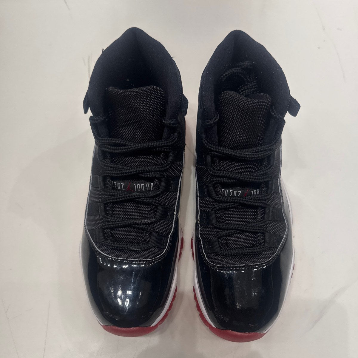 Jordan 11 Retro Playoffs Bred (2019) Size 8 (VNDS Pre-Owned) - Image 4