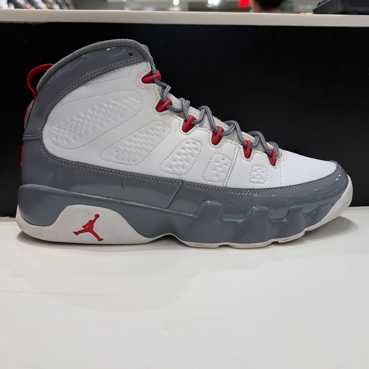 Jordan 9 Retro Fire Red Size 10.5 (Moderately Worn Pre-Owned) - front