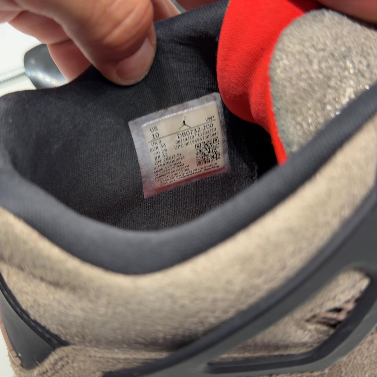 Jordan 4 Retro Taupe Haze Size 10 (Moderately Worn Pre-Owned) - aux