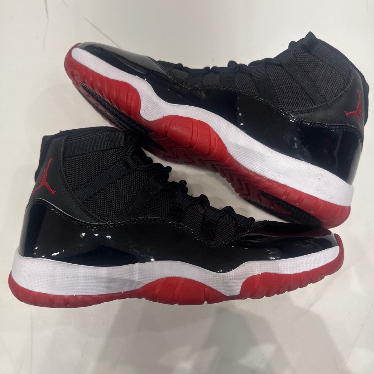 Jordan 11 Retro Playoffs Bred (2019) Size 8 (VNDS Pre-Owned) - Image 2