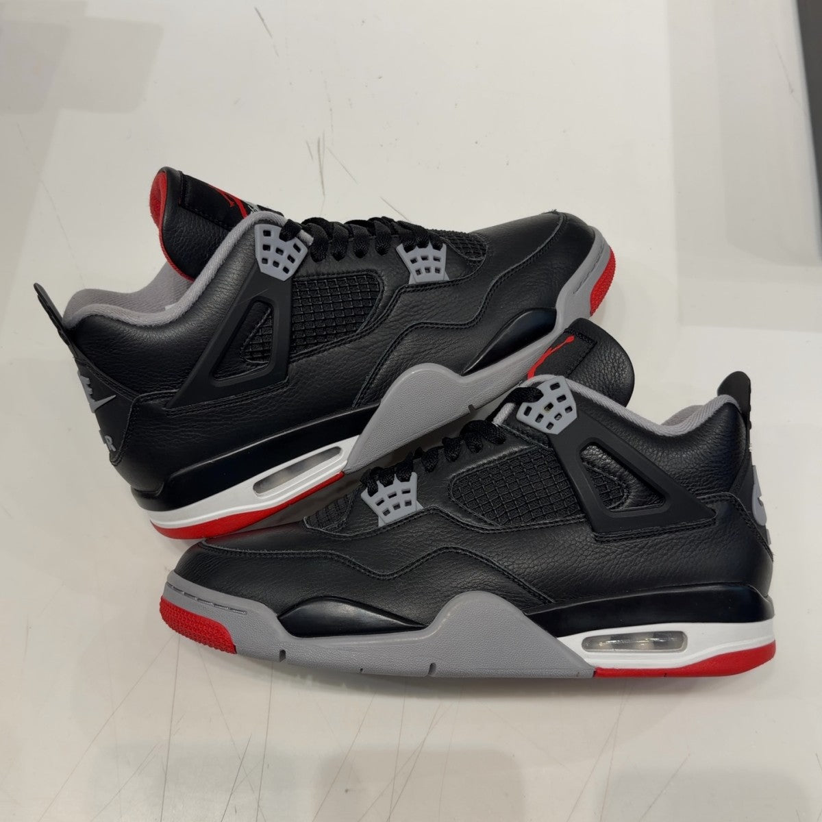Jordan 4 Retro Bred Reimagined Size 11 (VNDS Pre-Owned) - Image 2