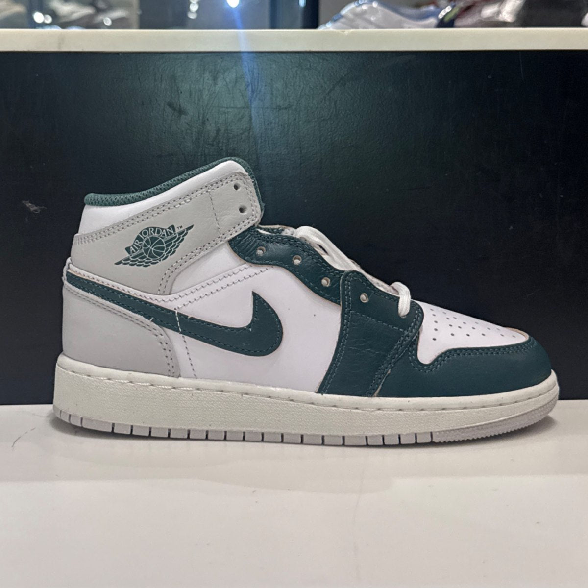 Jordan 1 Mid SE Oxidized Green (GS) - Image 1
