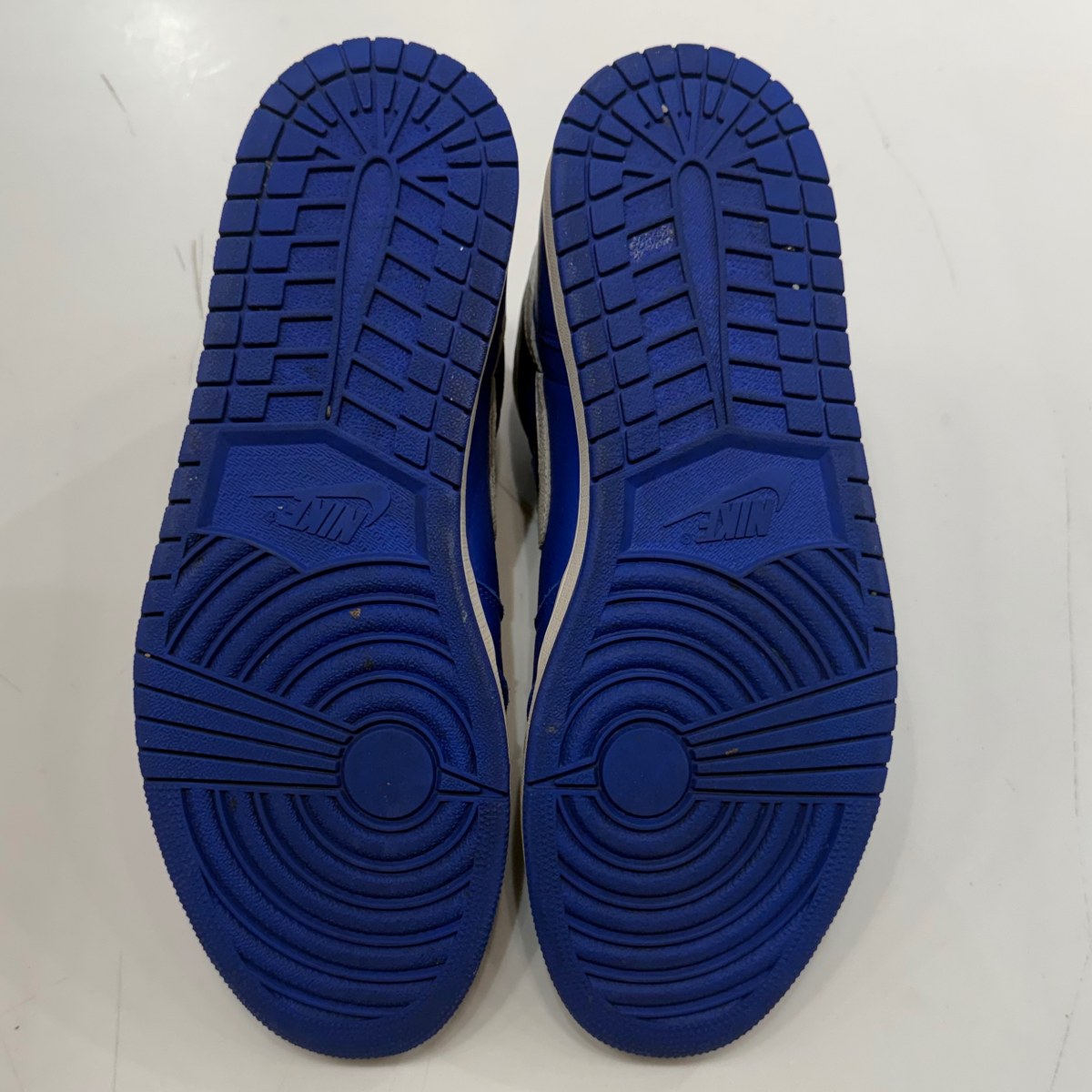 Jordan 1 Retro High Hyper Royal Size 12 (Moderately Worn Pre-Owned) - Image 6