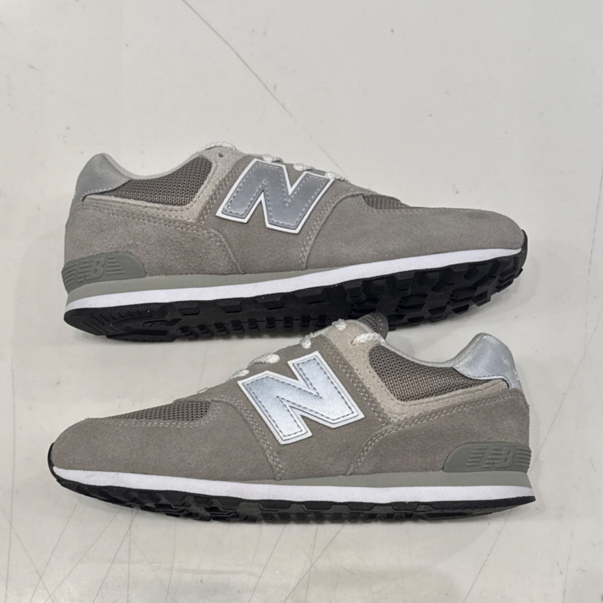 New Balance 574 Nimbus Cloud Size 5 (Lightly Worn Pre-Owned) - Image 2