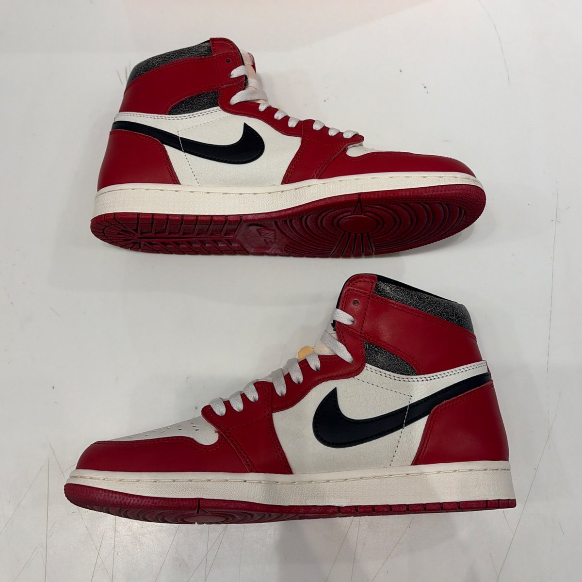 Jordan 1 Retro High OG Chicago Lost and Found Size 10.5 (Lightly Worn Pre-Owned) - side