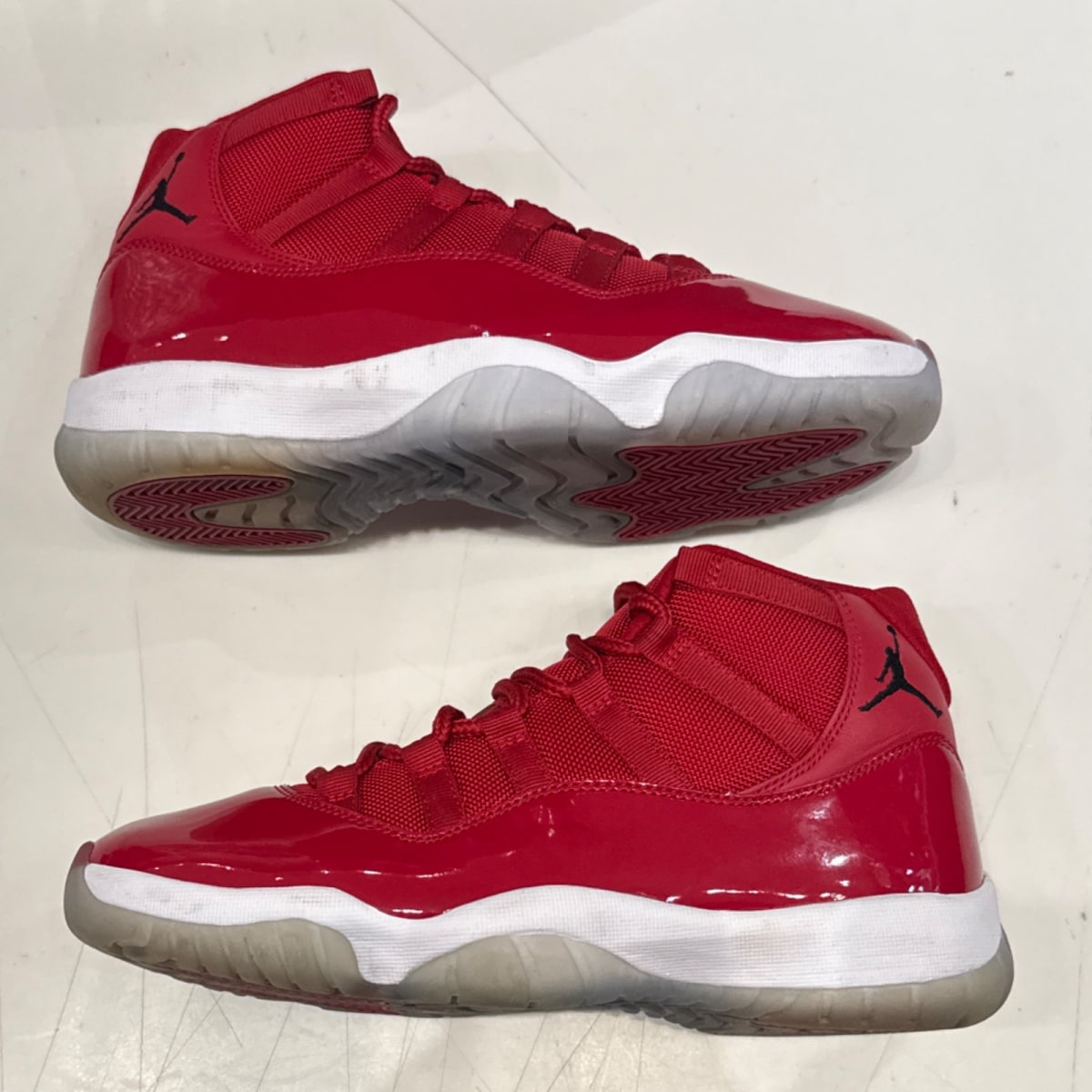 Jordan 11 Retro Win Like 96 Size 8 (Moderately Worn Pre-Owned)