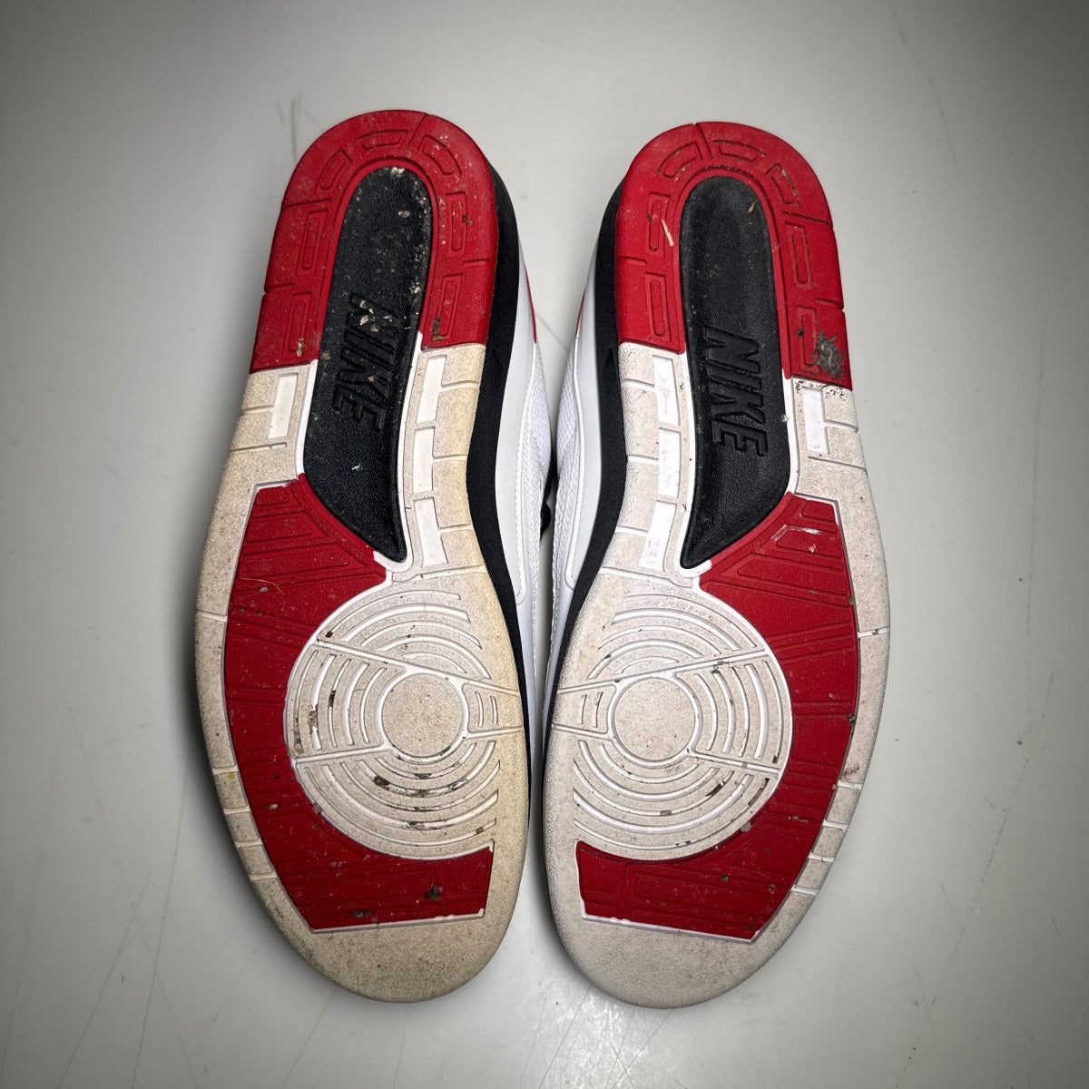 Jordan 2 Retro Low Chicago (2016) Size 11 (Lightly Worn Pre-Owned) - Image 6