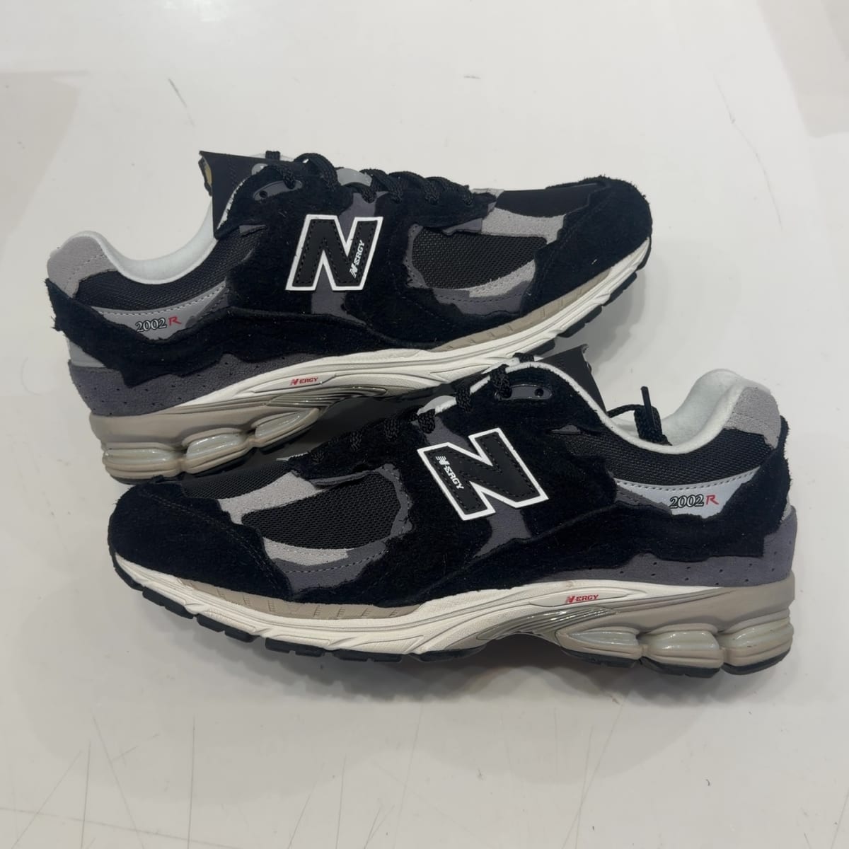 New Balance 2002R Protection Pack Black Grey Size 12 (VNDS Pre-Owned) - back