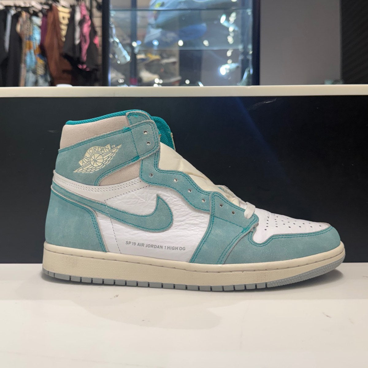 Jordan 1 Retro High Turbo Green Size 11 (Lightly Worn Pre-Owned) - Image 1