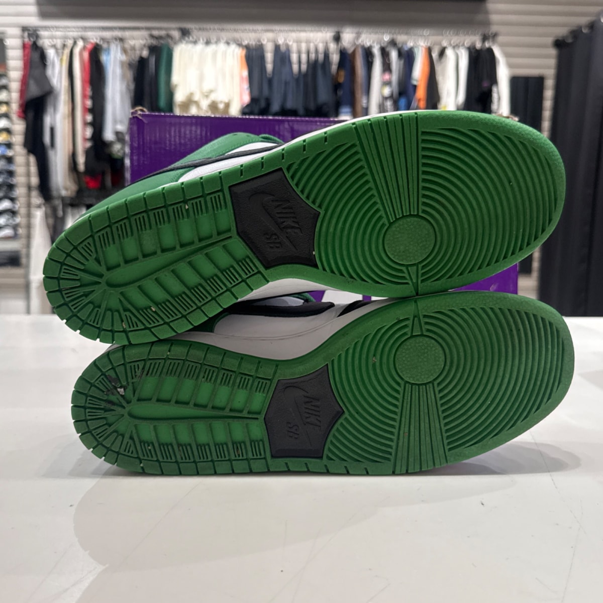Nike SB Dunk Low Classic Green Size 11 (Lightly Worn Pre-Owned) - Image 5