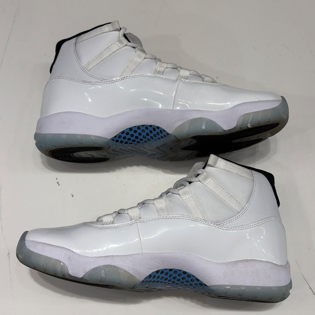 Jordan 11 Retro Legend Blue (2024) Size 10.5 (Moderately Worn Pre-Owned) - side